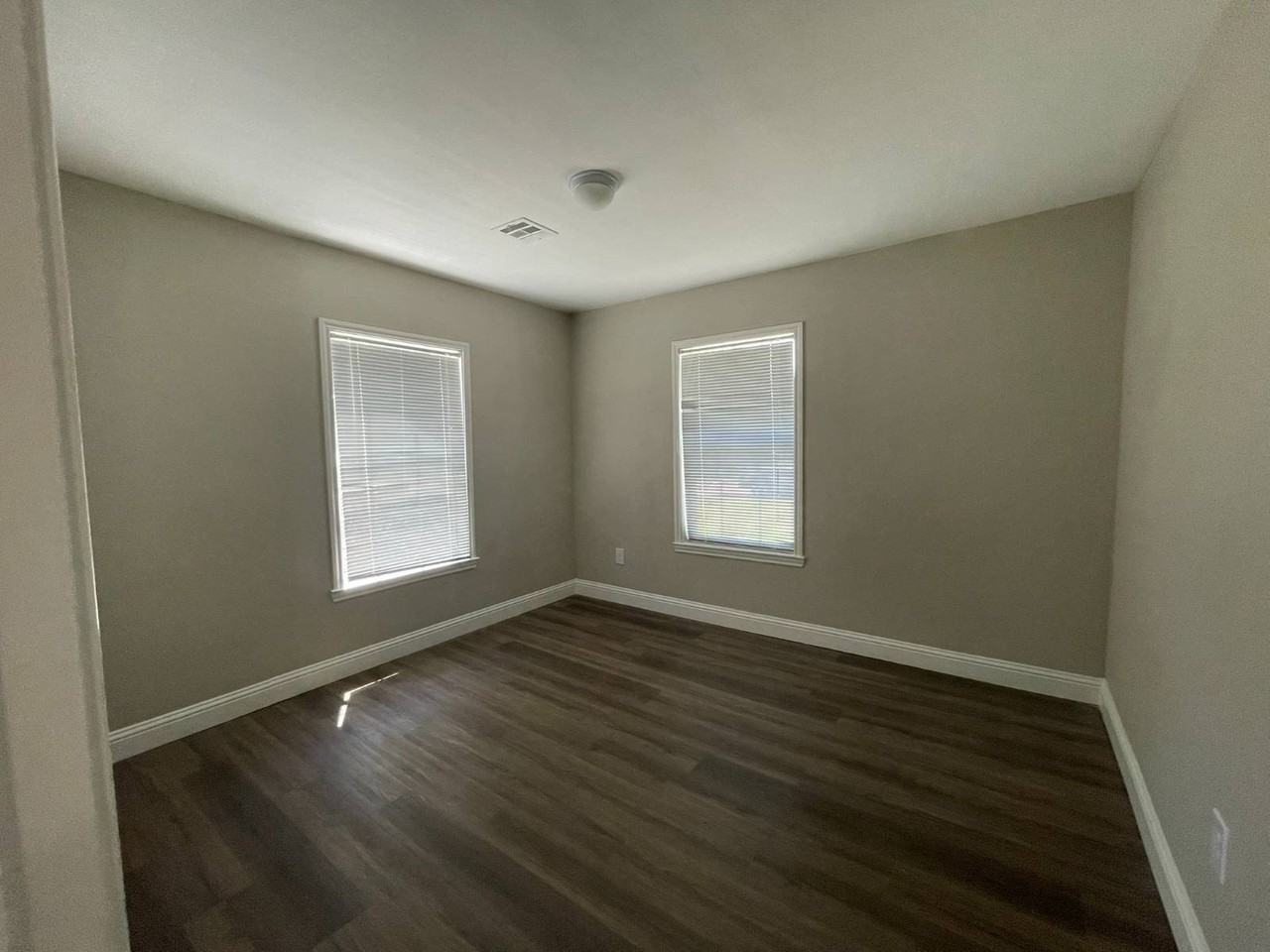 1407 Nw Columbia Ave - Photo 5 of 12