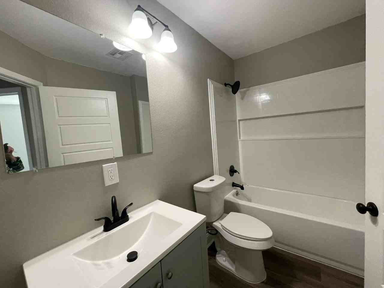 1407 Nw Columbia Ave - Photo 6 of 12