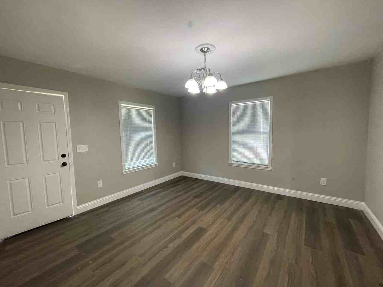 1407 Nw Columbia Ave - Photo 7 of 12