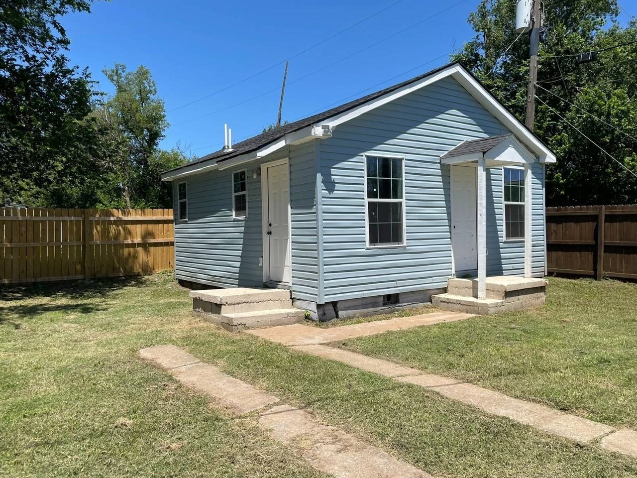 1407 1/2 Nw Columbia Ave - Photo 2 of 8