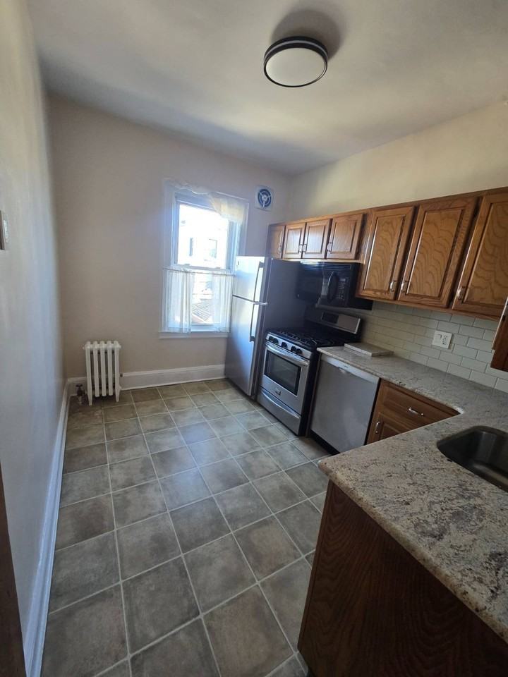 5120 47th St - Photo 5 of 11