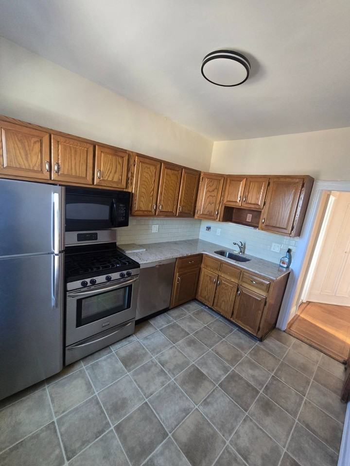 5120 47th St - Photo 6 of 11