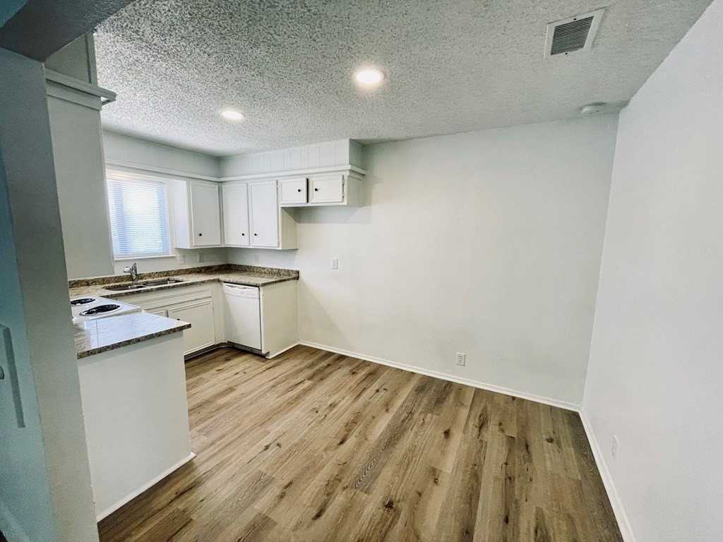 1203 Redwood Street #D - Photo 6 of 23