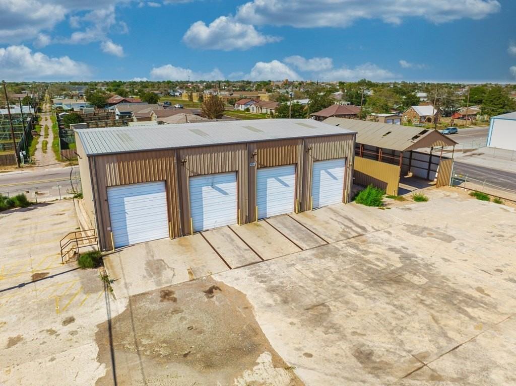 1622 W 2nd St - Photo 3 of 9