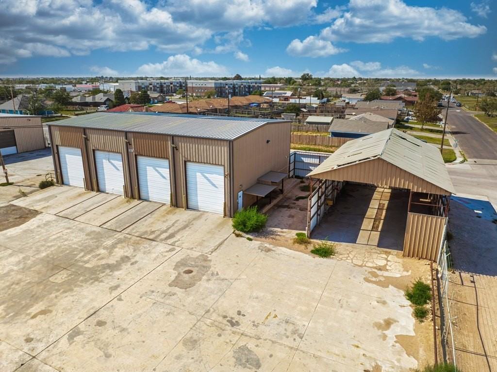 1622 W 2nd St - Photo 4 of 9