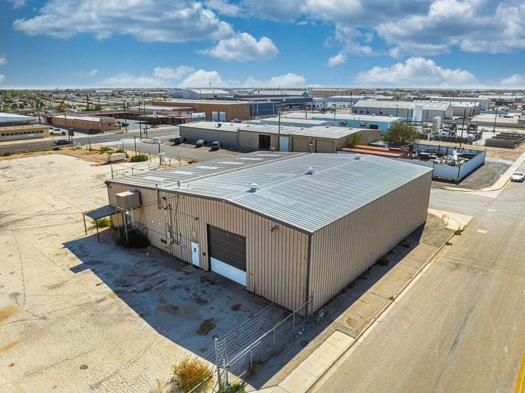 1622 W 2nd St - Photo 5 of 9