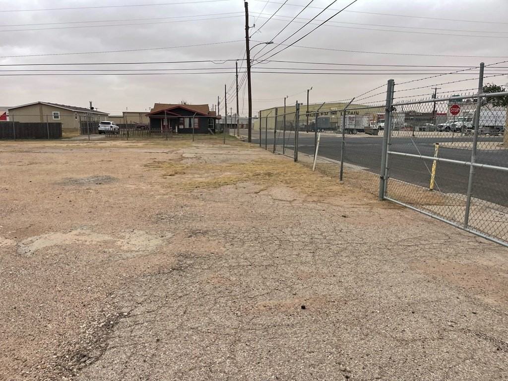 1905 East 7th Street - Photo 4 of 4