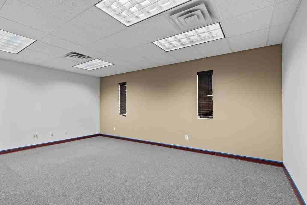 1128 S Grandview Ave - Photo 6 of 25