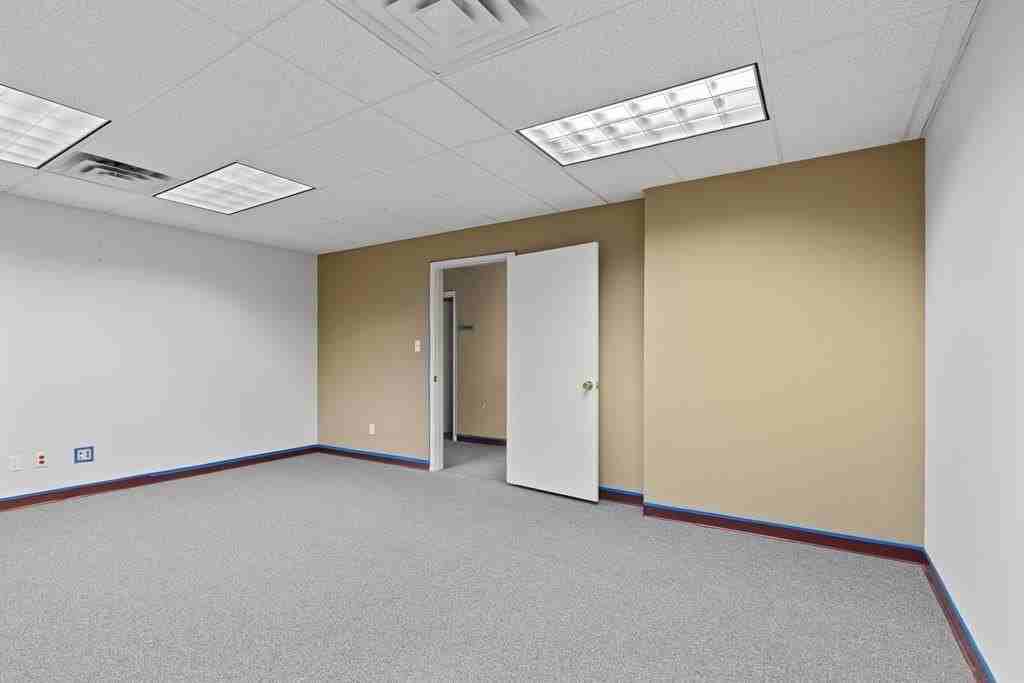 1128 S Grandview Ave - Photo 7 of 25