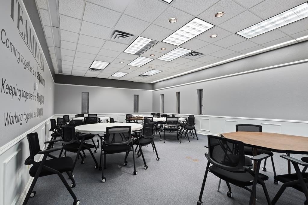 1128 S Grandview Ave - Photo 3 of 24