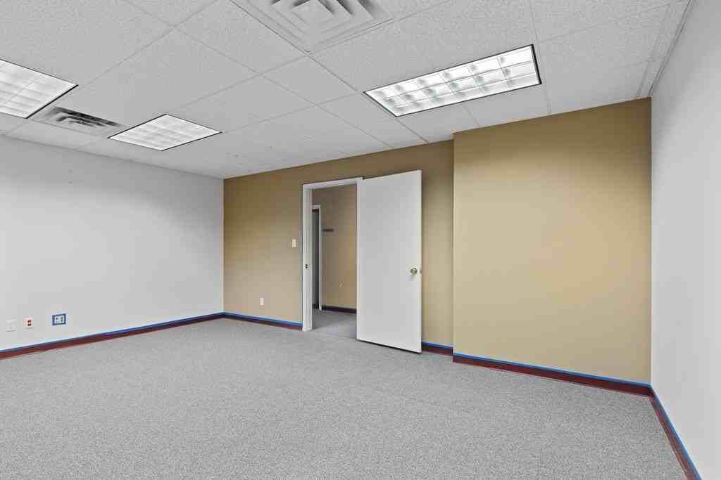 1128 S Grandview Ave - Photo 7 of 24