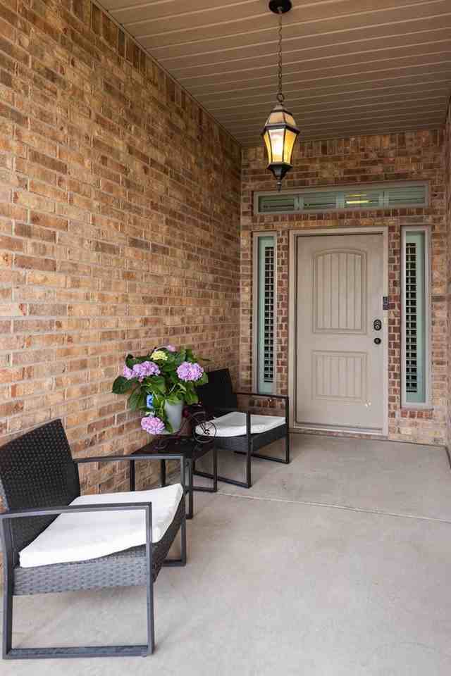 825 E 91st St - Photo 5 of 37