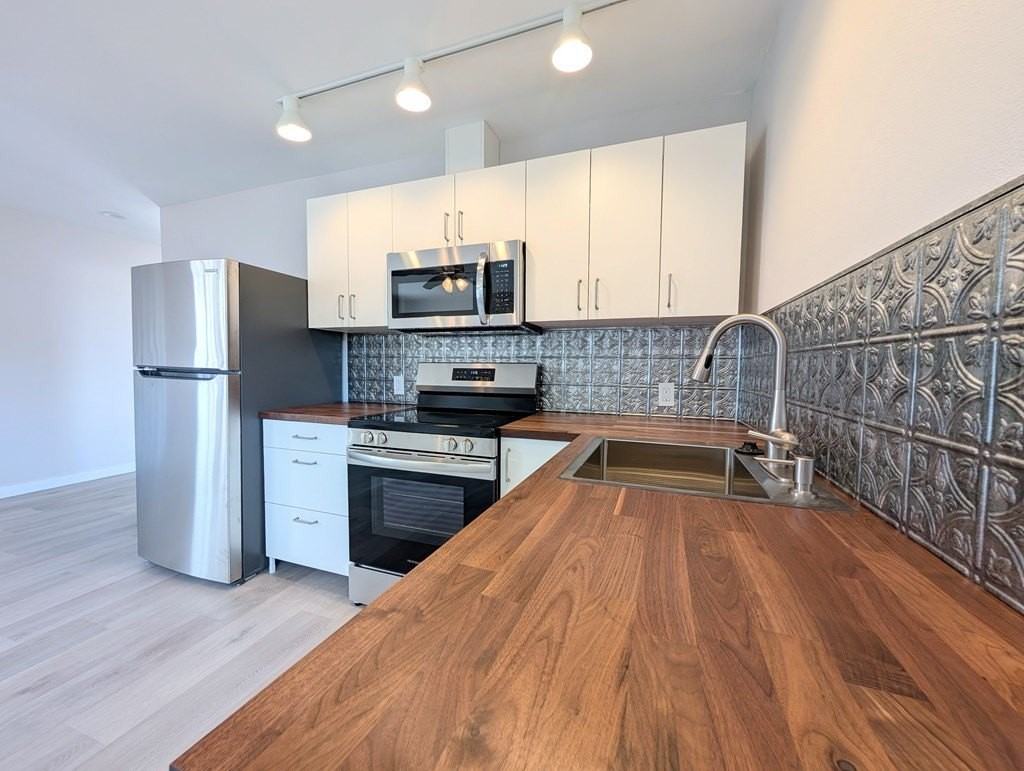 1108 W San Antonio St Unit B #B - Photo 3 of 19