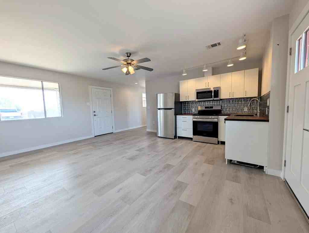 1108 W San Antonio St Unit B #B - Photo 5 of 19