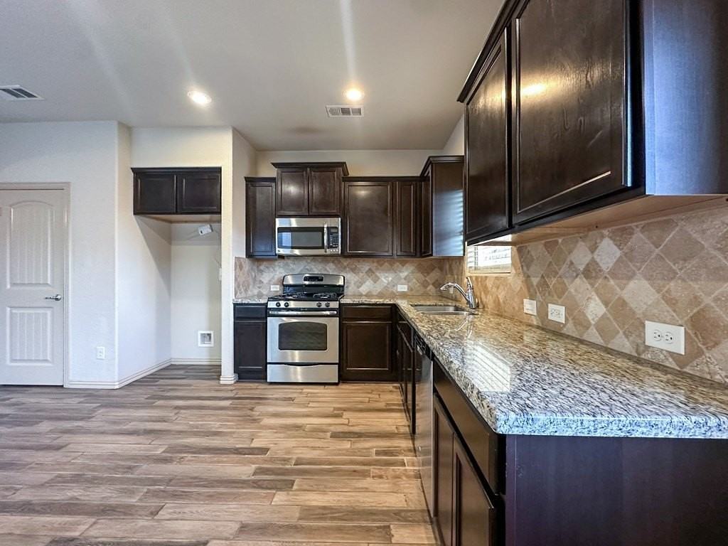 7206 Raphael Street - Photo 3 of 12