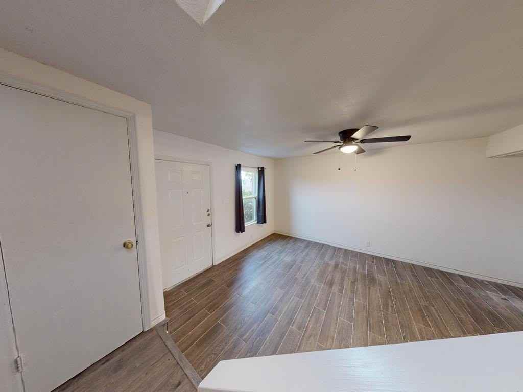 728 Southwest 7th Place - Photo 4 of 27