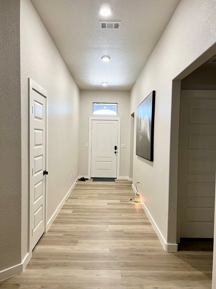 301 Panhandle Dr - Photo 2 of 13