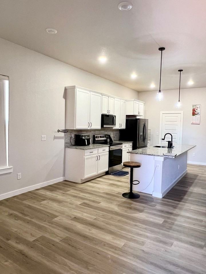 301 Panhandle Dr - Photo 4 of 13