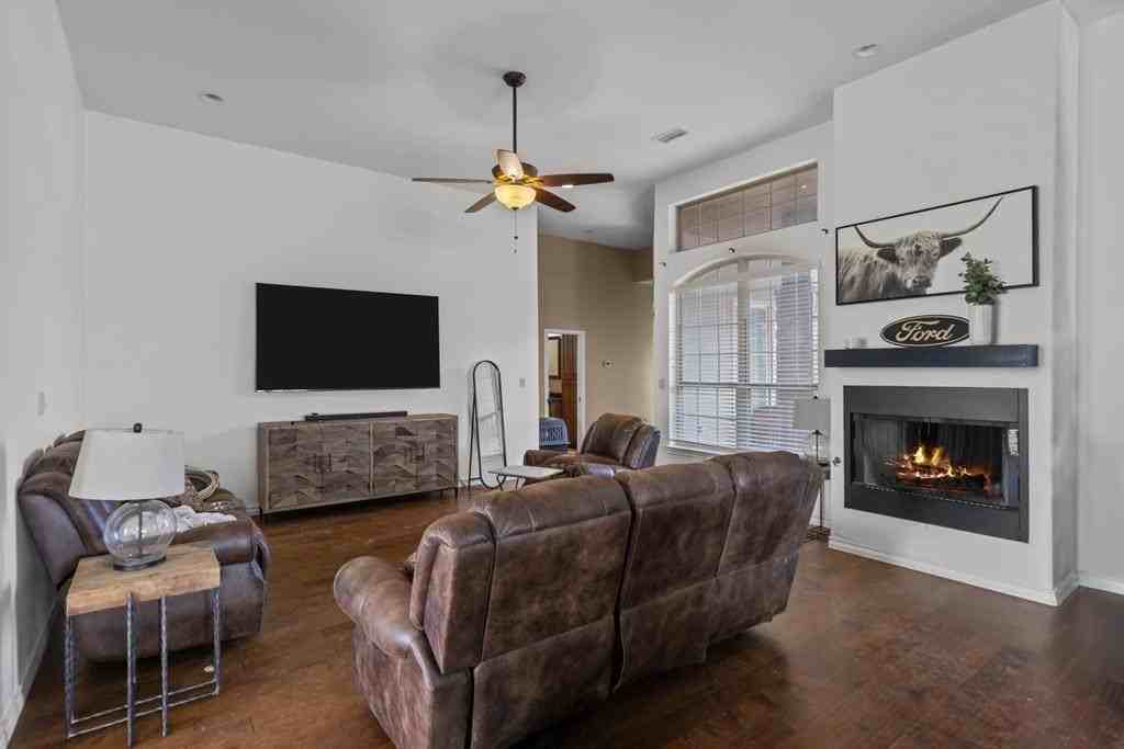 3701 Timberwolf Trl - Photo 3 of 41