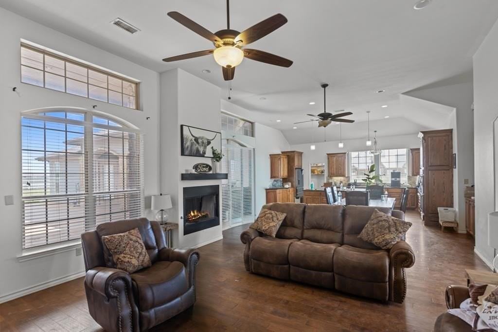 3701 Timberwolf Trl - Photo 4 of 41