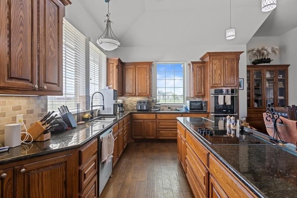 3701 Timberwolf Trl - Photo 5 of 41