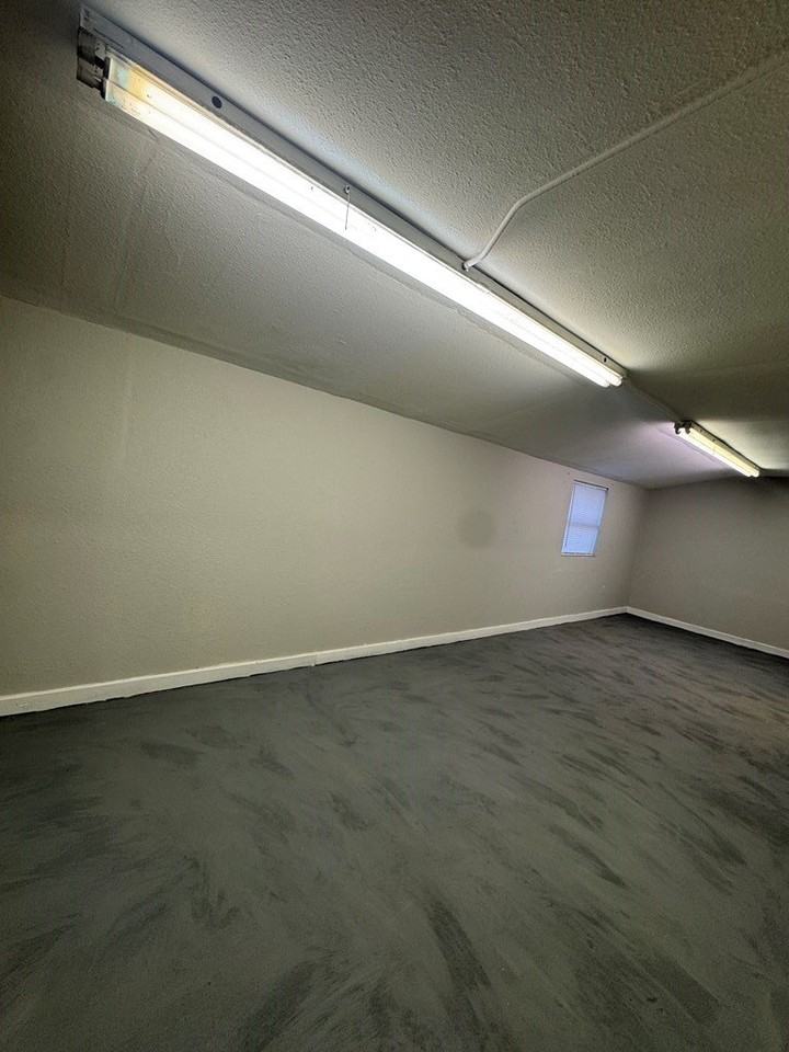 809 West University Boulevard - Photo 5 of 7