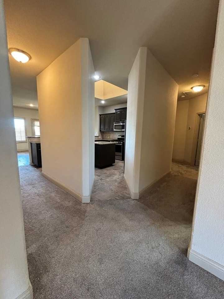 4007 Roma Street - Photo 6 of 12