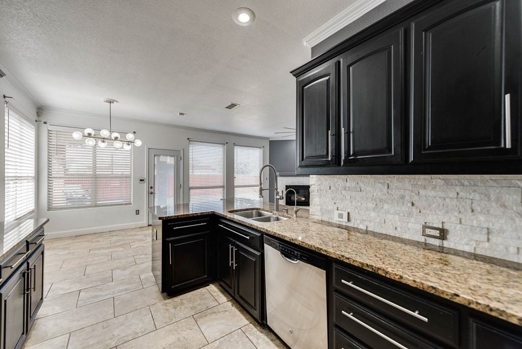 3904 Roma St - Photo 2 of 23