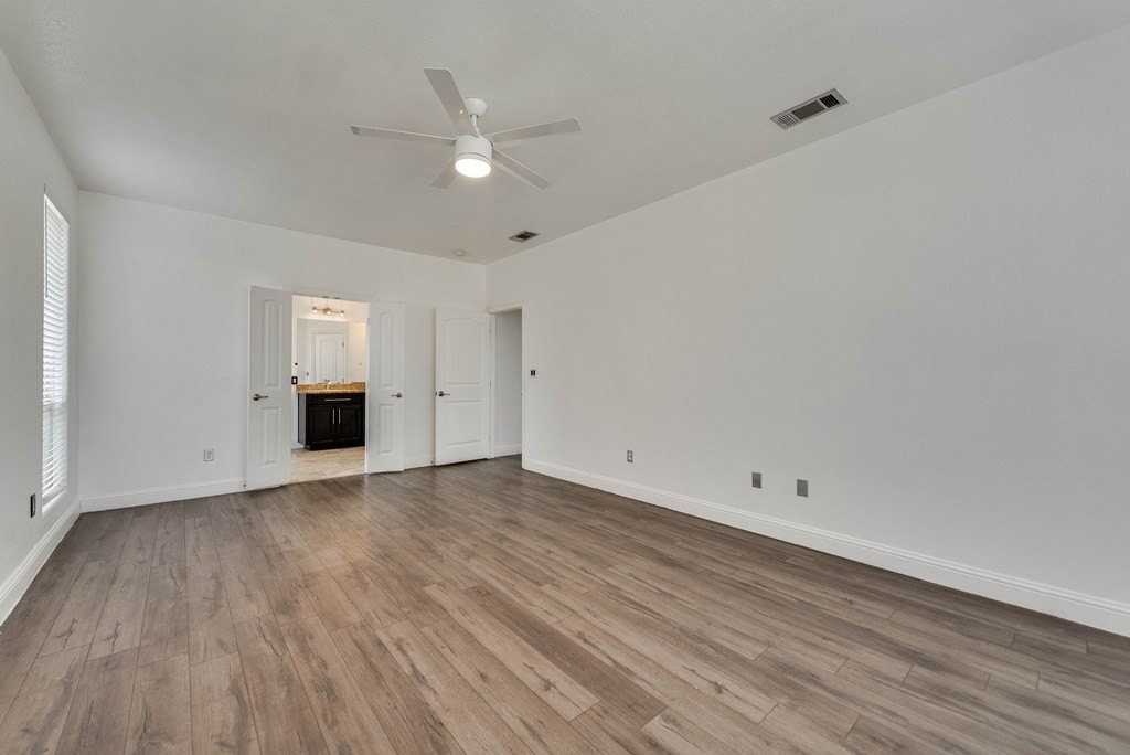 3904 Roma St - Photo 5 of 23