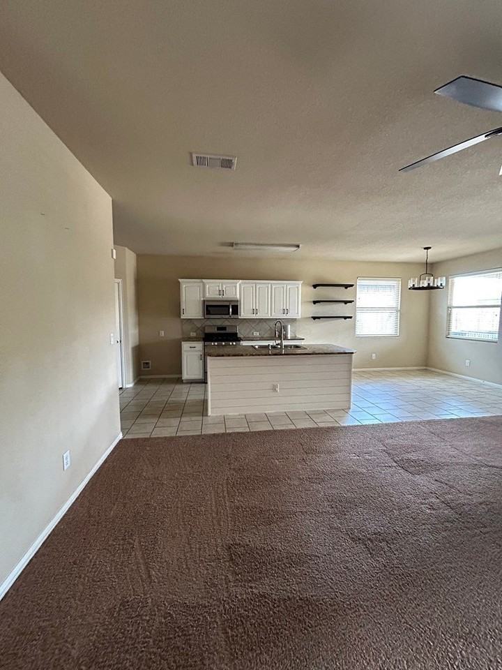 16 Brooks Ranch Road - Photo 3 of 11