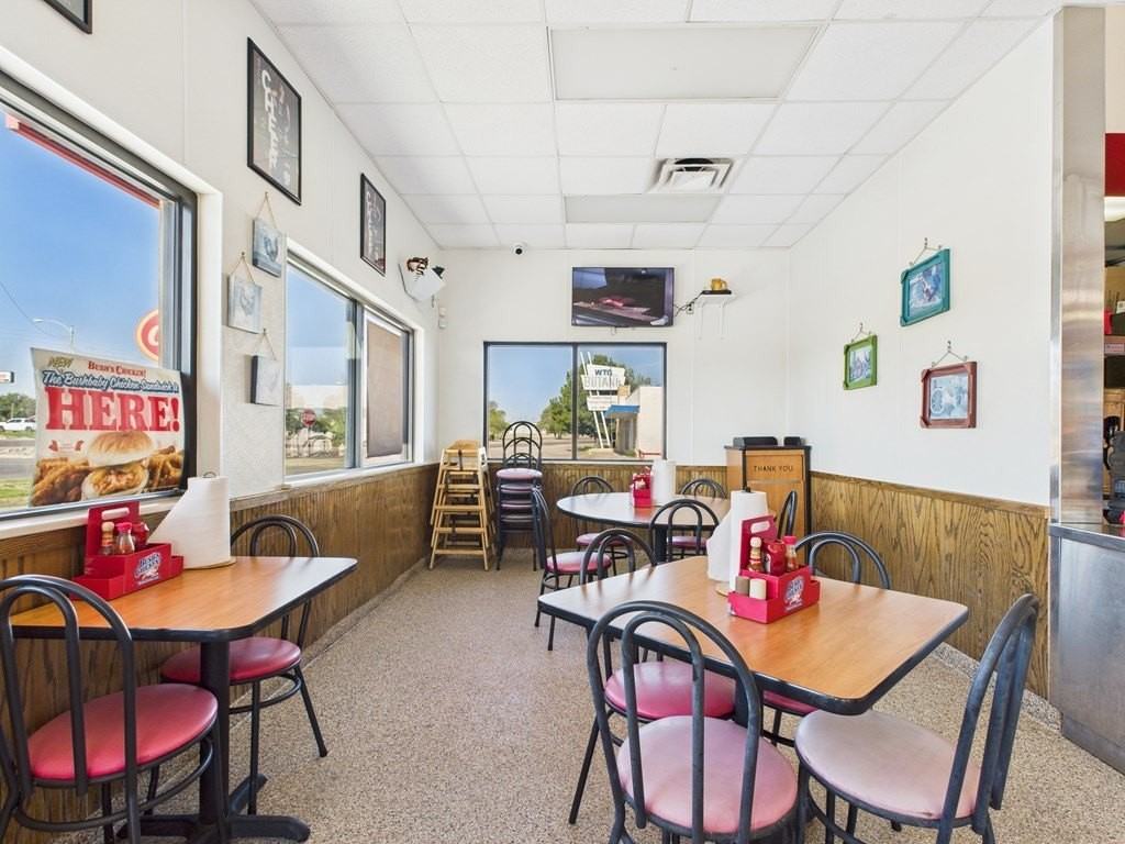 1700 W Dickinson Blvd - Photo 4 of 24