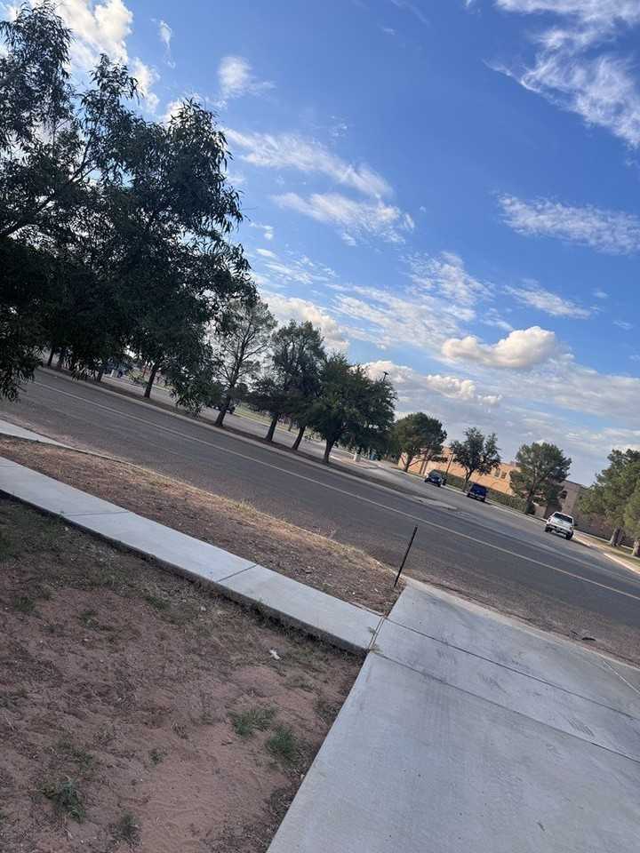 2017 West 10th Street #A - Photo 4 of 20