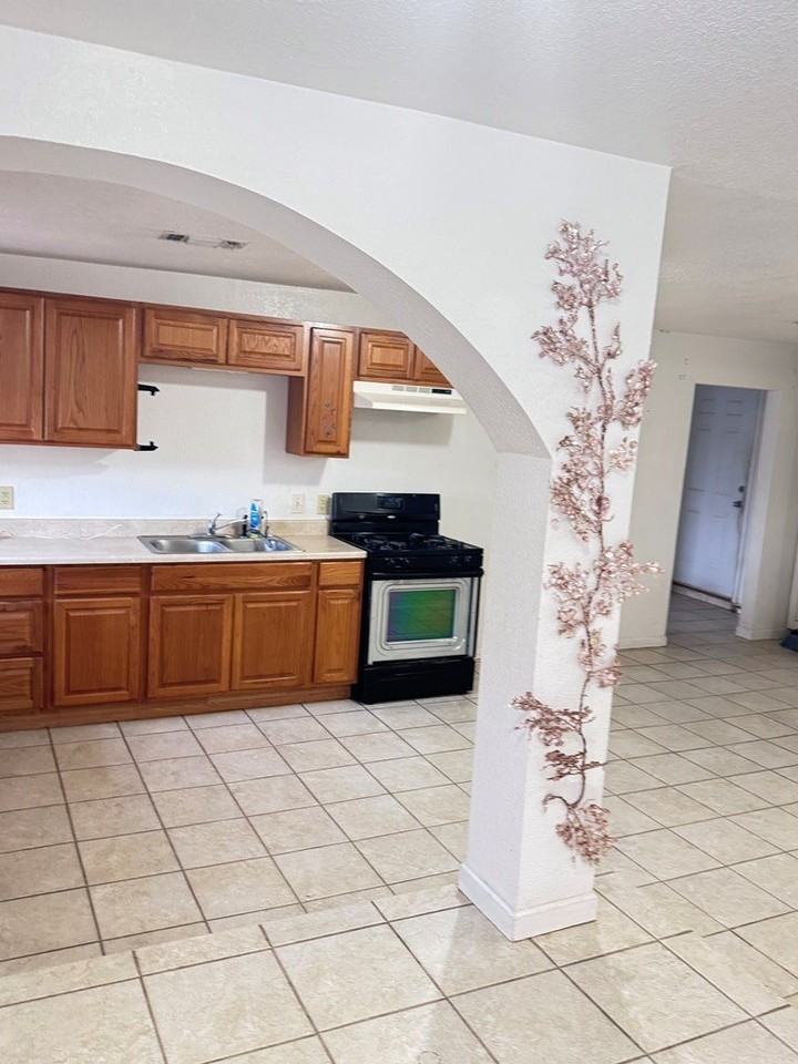 2017 West 10th Street #A - Photo 7 of 20