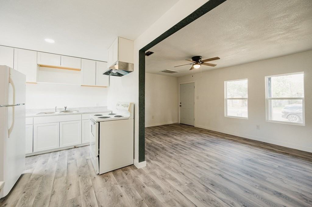 3106 Eisenhower Rd - Photo 4 of 16