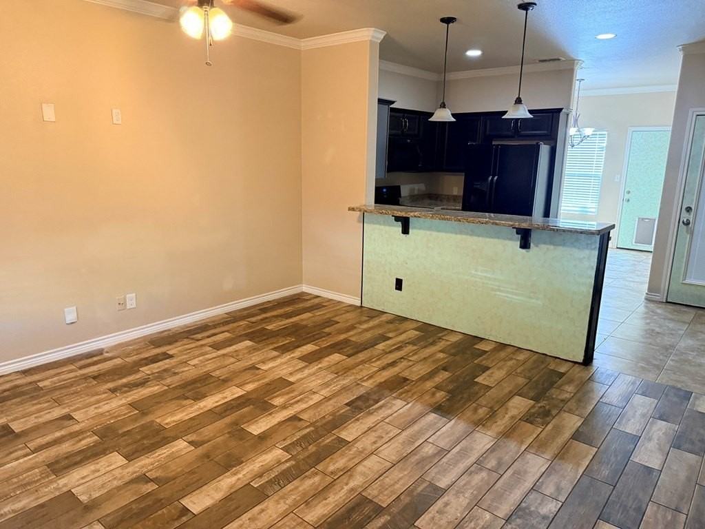 7212 Barksdale Ln - Photo 3 of 24