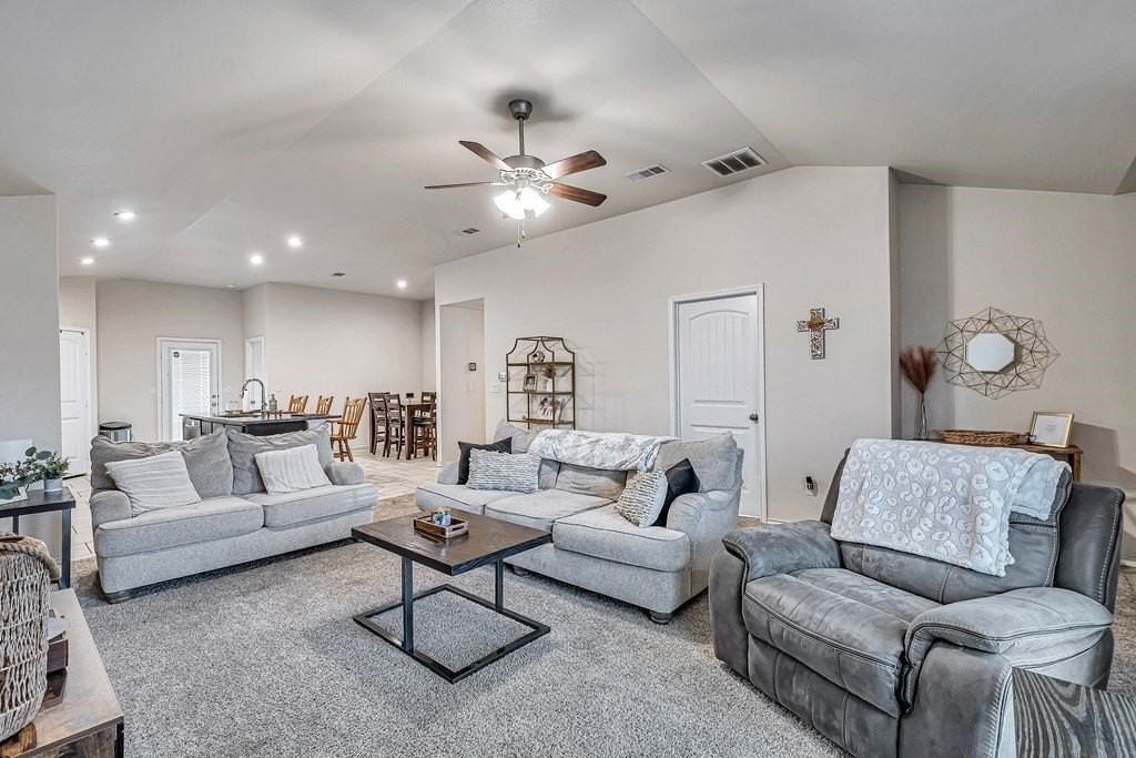 6809 Brush Dr - Photo 3 of 10