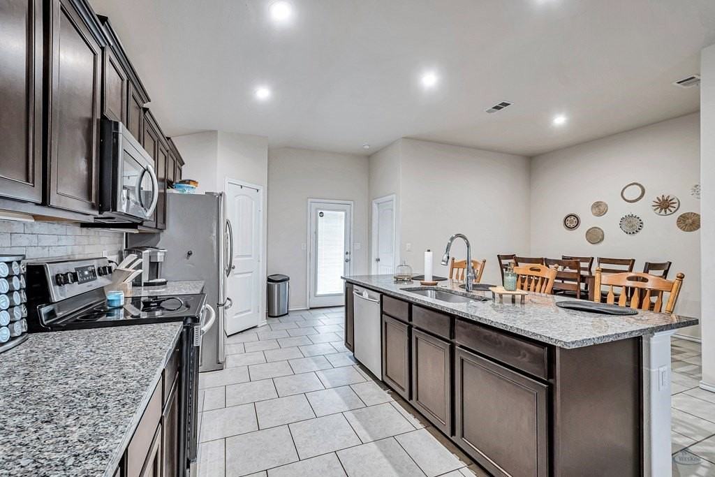 6809 Brush Dr - Photo 4 of 10