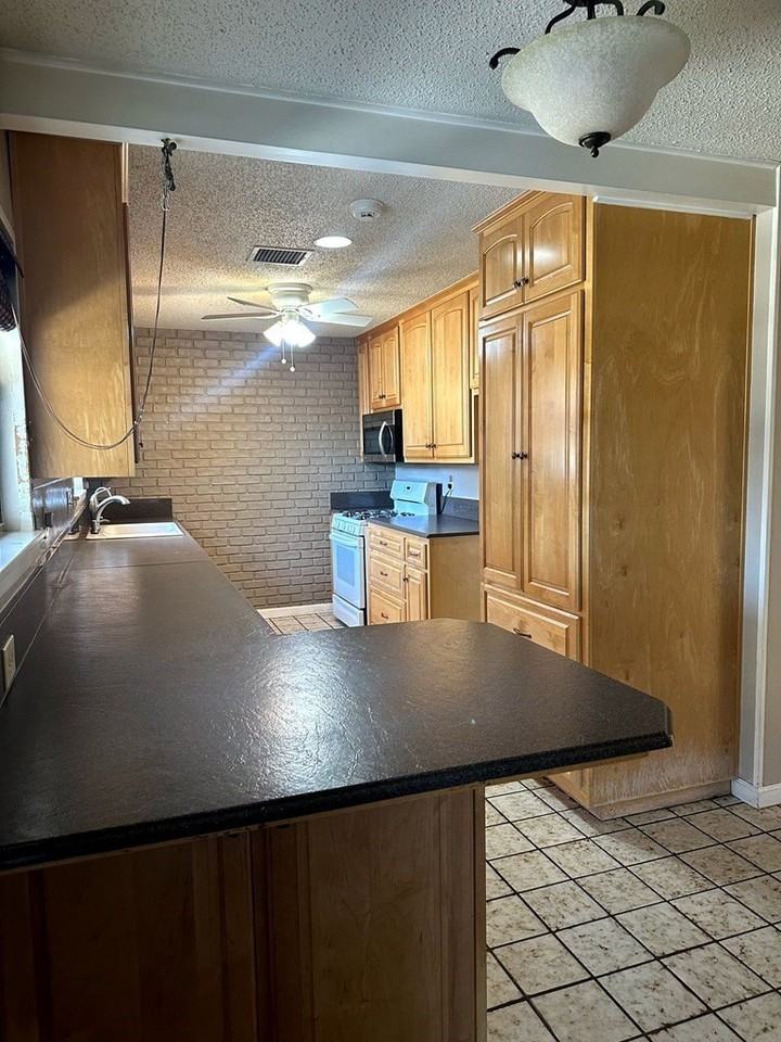 3009 Bonham Ave - Photo 2 of 26