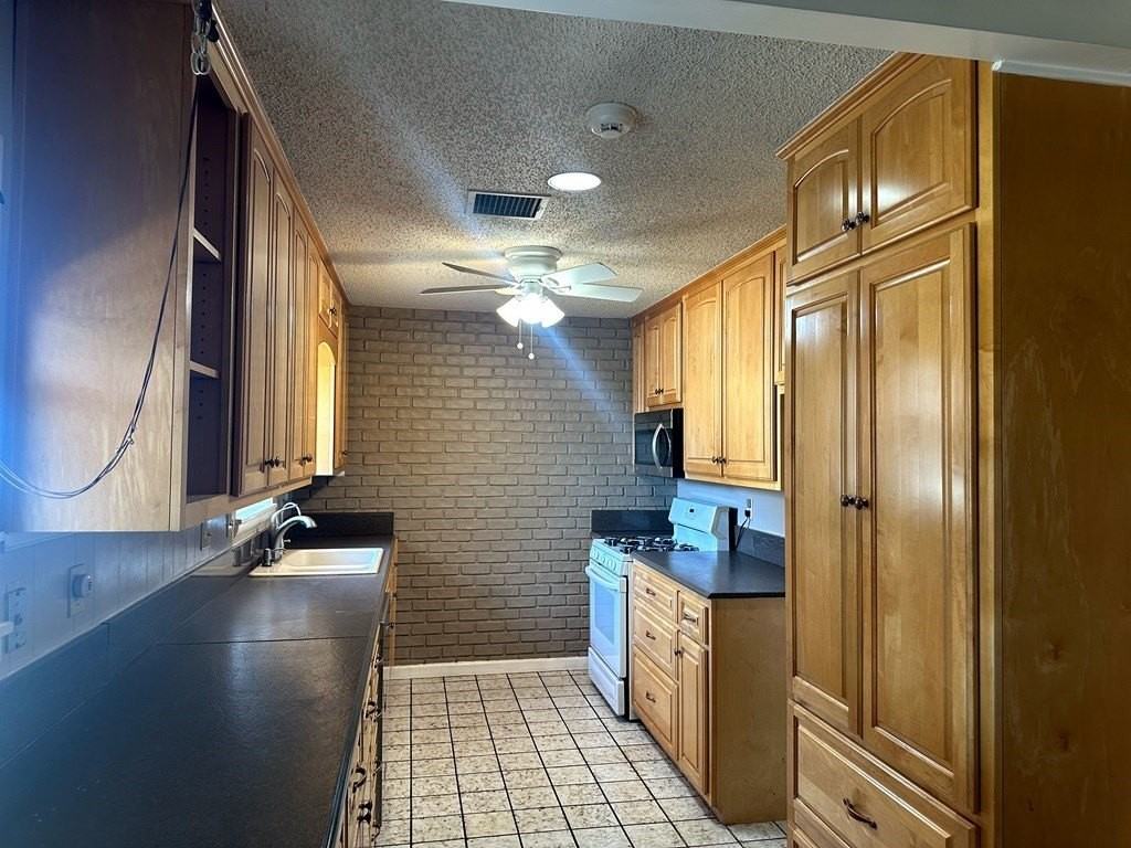 3009 Bonham Ave - Photo 3 of 26