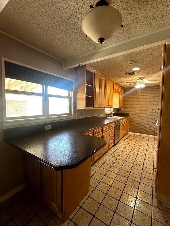 3009 Bonham Ave - Photo 7 of 26