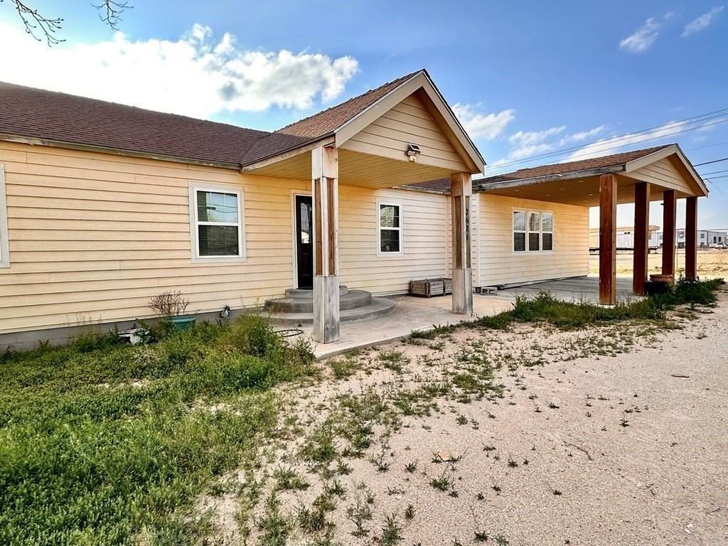 2621 N Vega Ave - Photo 2 of 23