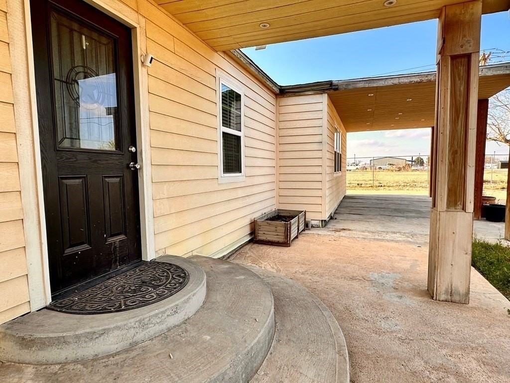 2621 N Vega Ave - Photo 3 of 23