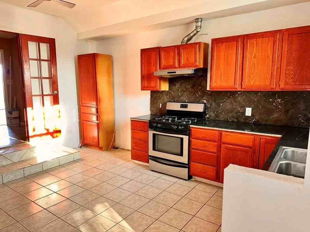 2621 N Vega Ave - Photo 5 of 23