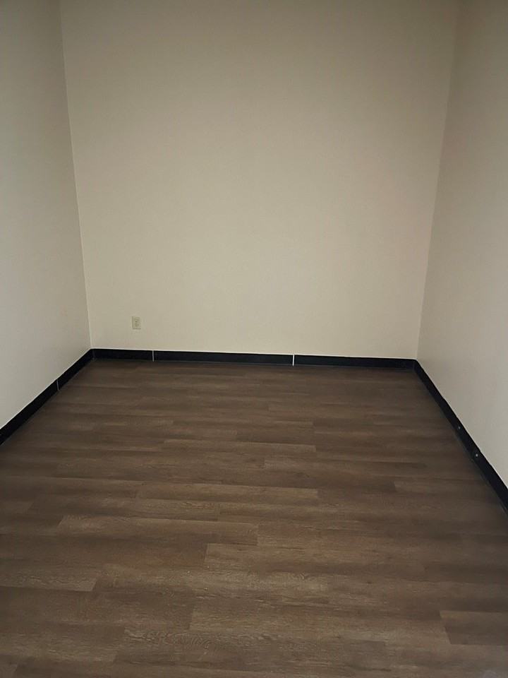 502 East Avenue E - Photo 4 of 4