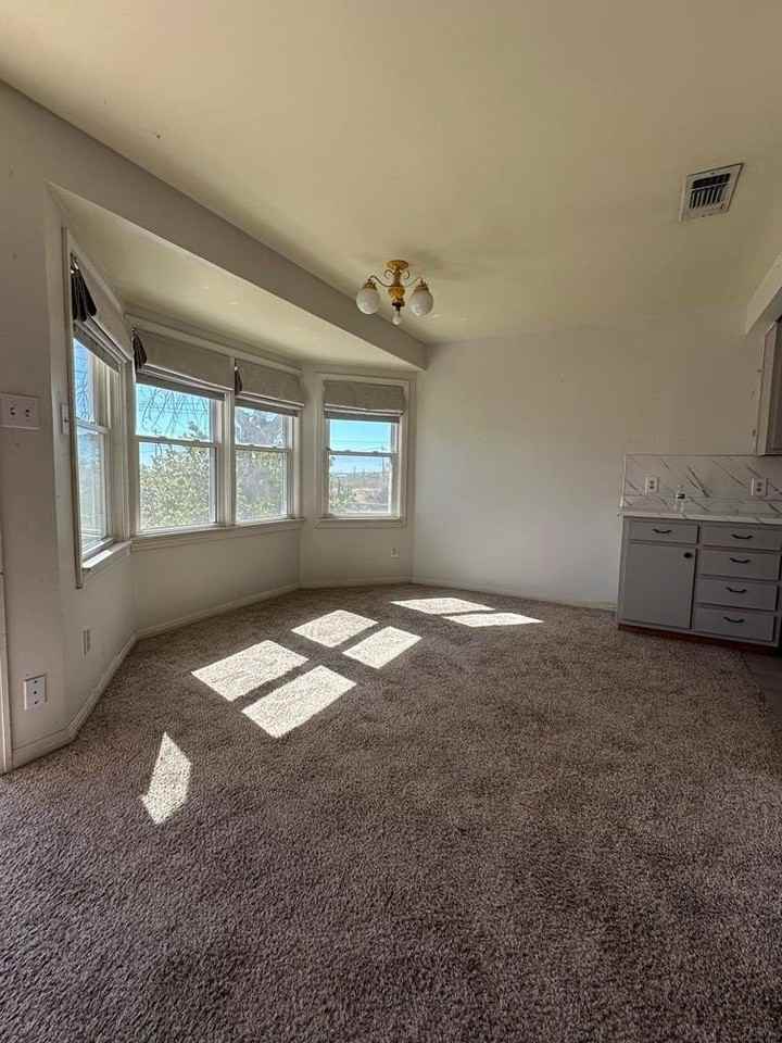 1600 Crenshaw Drive - Photo 4 of 10