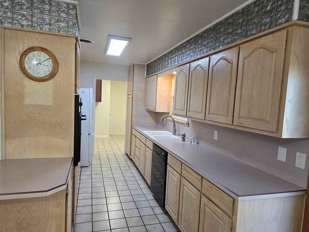 4904 Locust Avenue - Photo 4 of 14