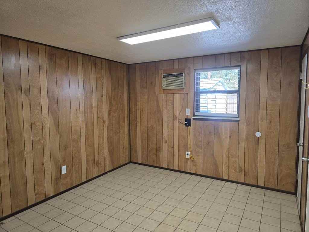 4904 Locust Avenue - Photo 6 of 14