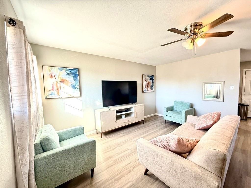 303 Fiesta Ave - Photo 2 of 16