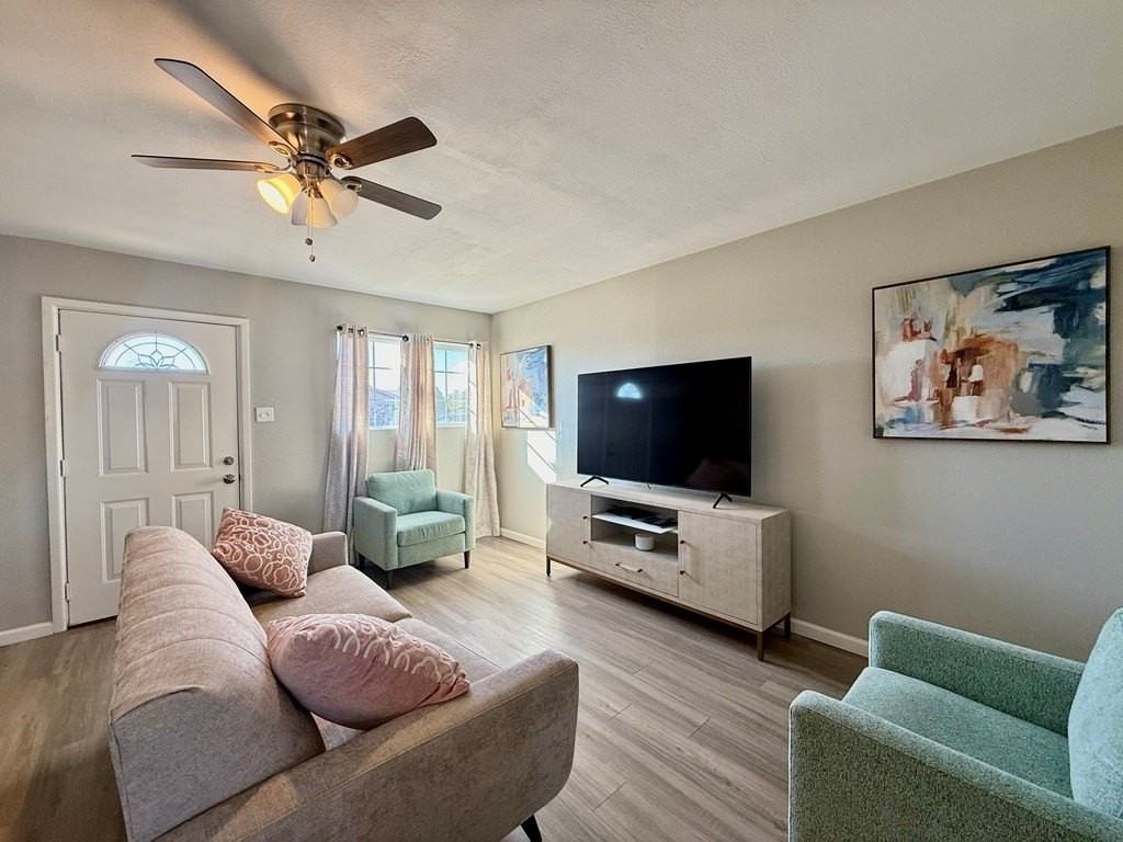 303 Fiesta Ave - Photo 3 of 16