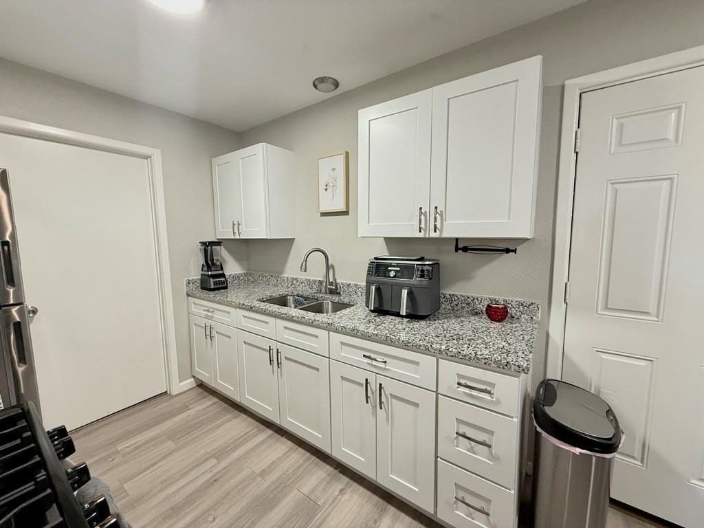 303 Fiesta Ave - Photo 5 of 16